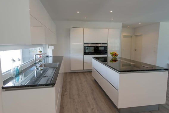 Starhaus AG sorgt, dass Sie Ihre Traumküche bekommen.